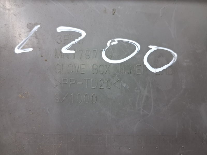 Бардачок Mitsubishi L200 KB 2.5 DIESEL 4D56 2006 (б/у) Киев - изображение 6