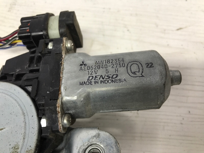 Стеклоподъемник передний правый Mitsubishi L200 KB 2.5 ДИЗЕЛЬ 4D56U 2006 (б/у) Киев - изображение 4