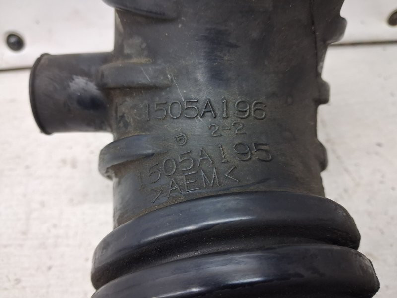 Патрубок воздушного фильтра Mitsubishi Pajero Wagon 4 3.2 ДИЗЕЛЬ 4M41 2006 (б/у) Київ - зображення 4