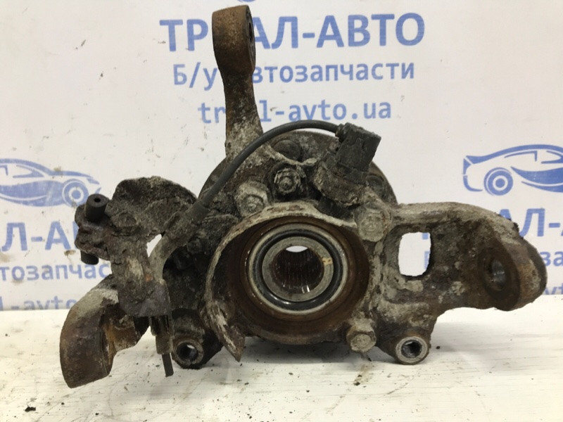 Кулак поворотный левый со ступицей Mitsubishi L200 KB 2.5 ДИЗЕЛЬ 4D56U 2006 (б/у) Киев - изображение 1