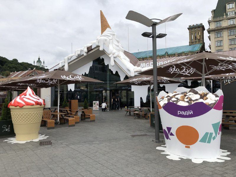 Оригинальные уличные фигуры от студии «ОМИ» для ресторана McDonald's Київ - зображення 4