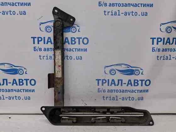 Ограничитель двери Mitsubishi Pajero Wagon 3 3.2 ДИЗЕЛЬ 4M41 1999 задн. (б/у) Киев