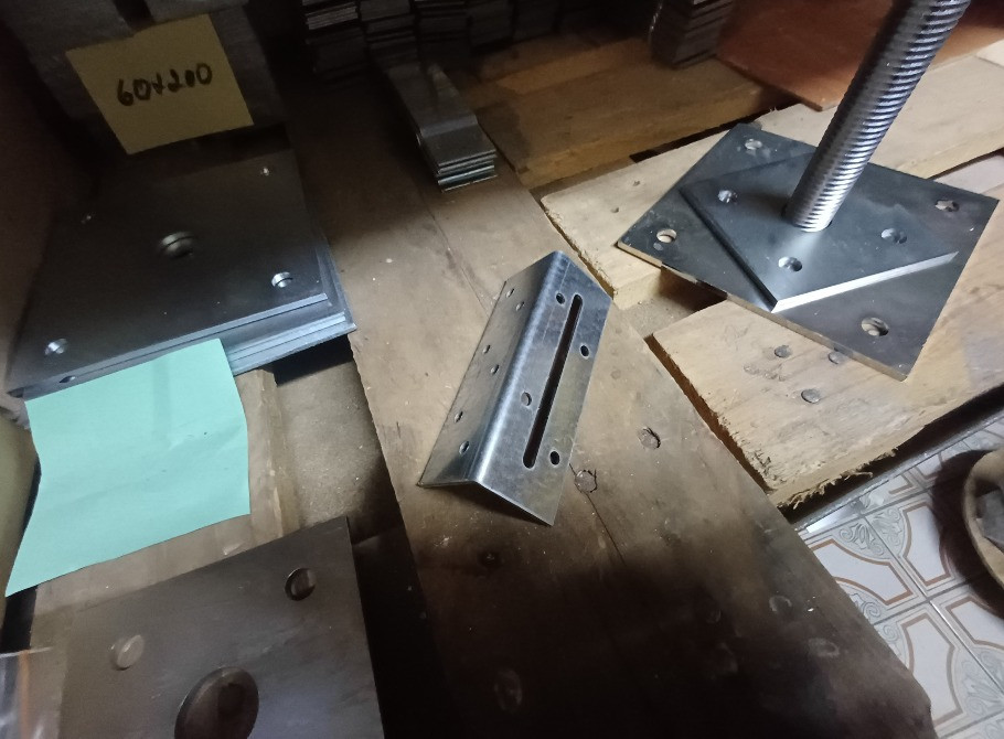 Кутник універсальний з ребром жорсткості 145×145×95 (2,5 мм) Українка - зображення 11