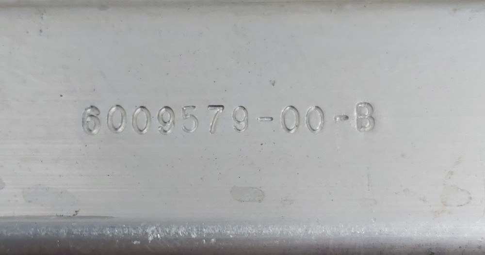 1Крепление (планка) уплотнителя стойки B передний левый Tesla model S, REST 6009579-00-C Київ - зображення 3