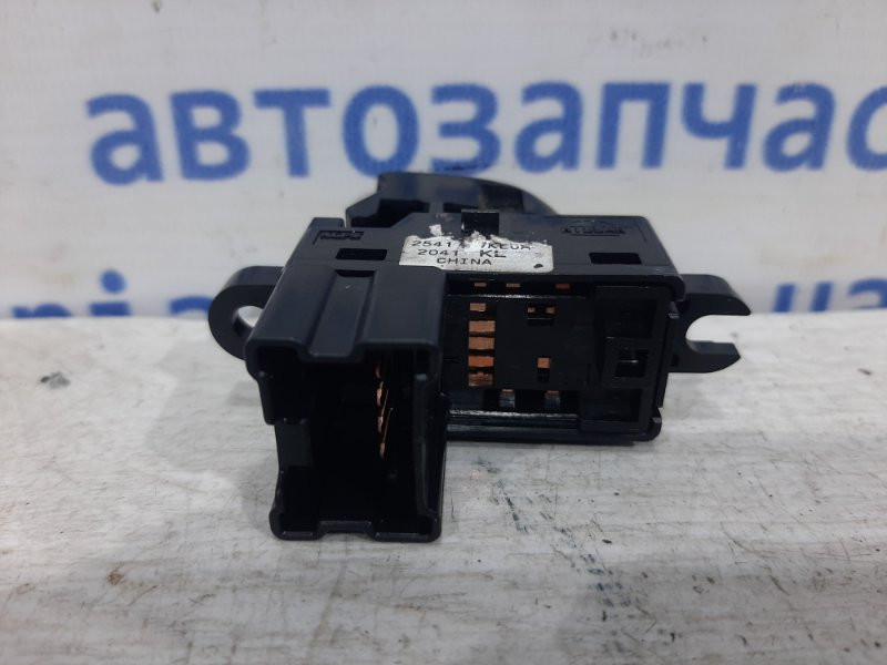 Кнопка стеклоподъемника Nissan Juke F15 1.6 TURBO MR16DDT 2010 (б/у) Київ - зображення 3