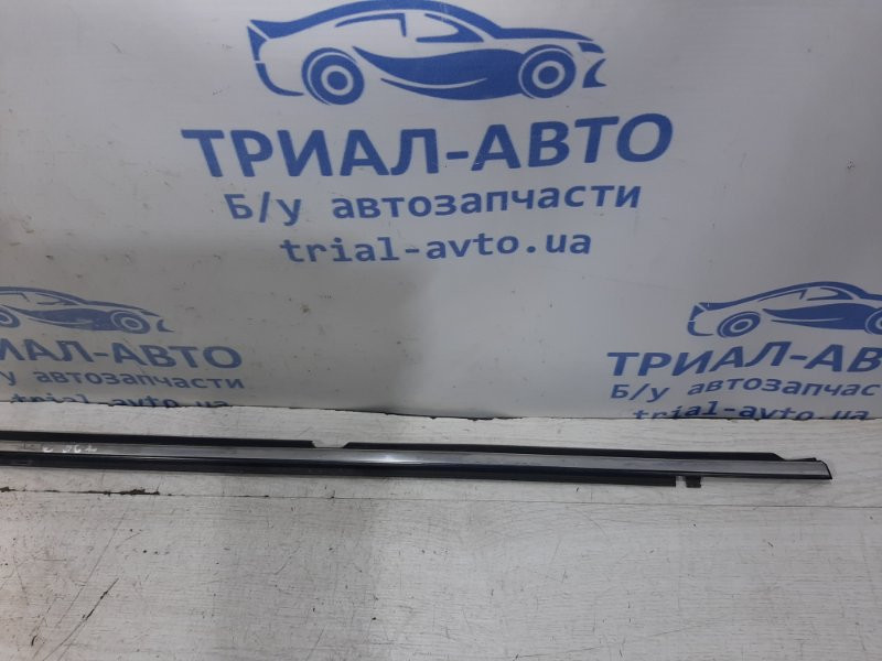 Молдинг стекла двери задний Toyota Avensis T25 2.0 DIESEL 1CDFTV 2002 (б/у) Київ - зображення 3