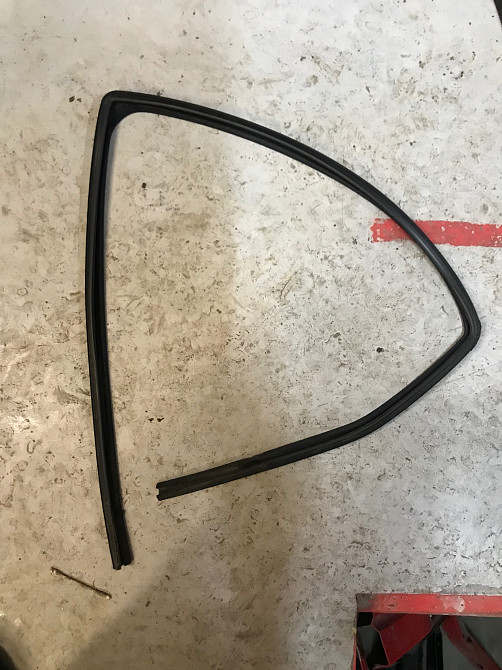 Бу уплотнитель арки стекла Mercedes W168 A1687350525, задней левой. Кропивницький - зображення 2