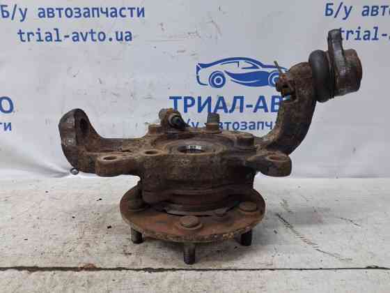 Кулак поворотный правый со ступицей Mitsubishi L200 KB 2.5 ДИЗЕЛЬ 4D56U 2006 (б/у) Київ