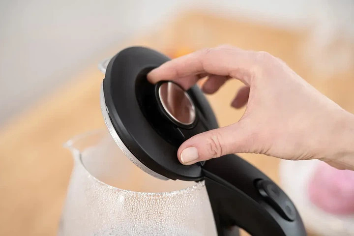 Электрочайник Zelmer ZCK8012 1.8 л серебристый Киев - изображение 9