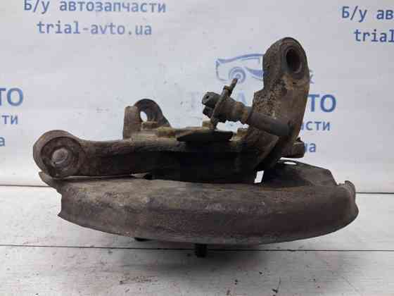 Кулак поворотный левый со ступицей Mitsubishi L200 KB 2.5 DIESEL 4D56 2006 (б/у) Киев