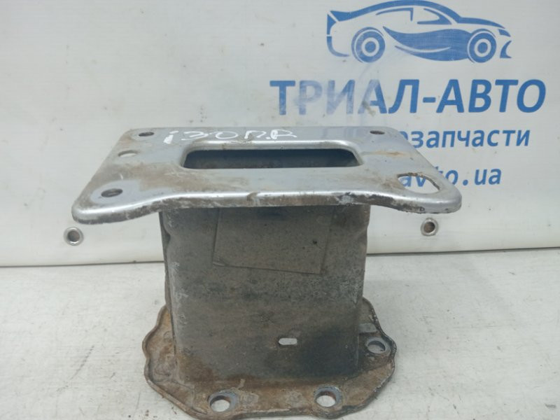 Кронштейн усилителя переднего бампера Hyundai I30 2007-2012 647201H010 (Арт. 61680) Киев - изображение 1
