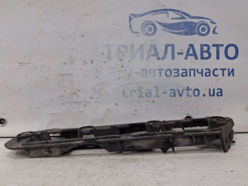 Кронштейн бампера передний правый Volkswagen Caddy 2K 1.9 DIESEL BJB 2003 (б/у) Киев - изображение 3