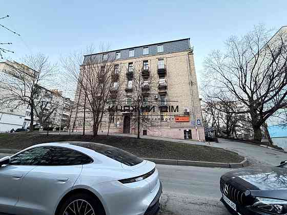 Продаж 2-кімнатної квартири в сталінці на Печерську Киев