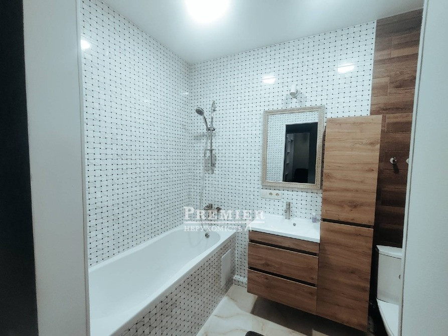 Продається квартира на вулиці Сахарова у новому зданому будинку Одесса - изображение 1