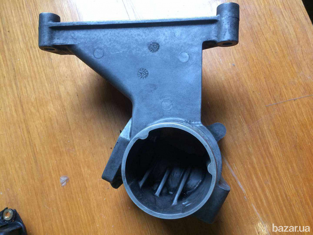 Б/у кронштейн EGR 8200217519 Nissan Opel Renault 2.2dci, 2.5dci Кропивницький - зображення 1