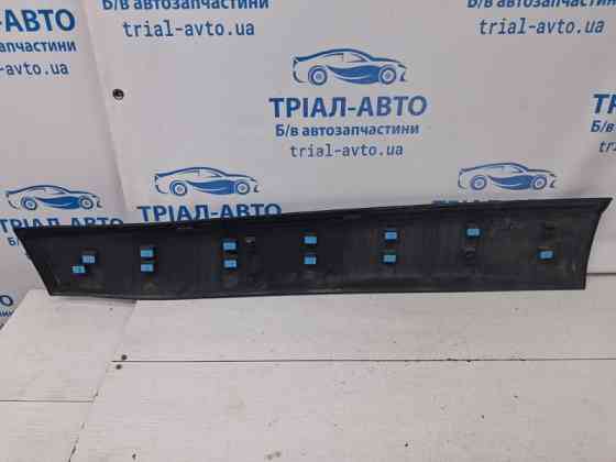 Накладка двери Jeep Cherokee KL 2.4 БЕНЗИН ED6 2013 перед. прав. (б/у) Киев