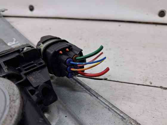 Стеклоподъемник передний правый Mitsubishi Pajero Wagon 3 3.2 ДИЗЕЛЬ 4M41 1999 (б/у) Київ