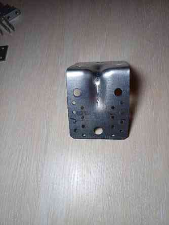 Кутник універсальний з ребром жорсткості 145×145×95 (2,5 мм) Українка