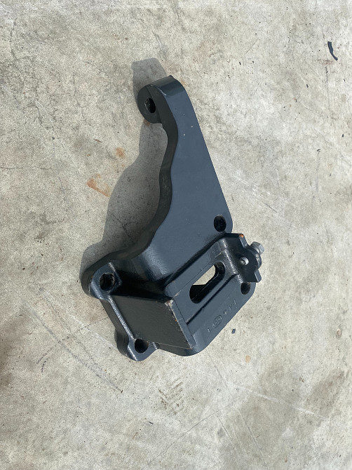 504079804 Кронштейн крепления стабилизатора задний левый Iveco Eurocargo Львів - зображення 1