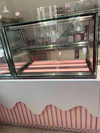 продам холодильну вітрину кондитерську Ирпень