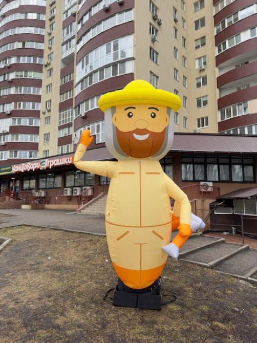 Чоловічок на дорозі Київ - зображення 2