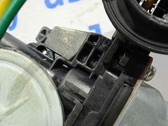 Стеклоподъемник задний левый Toyota Corolla E140 2006 (б/у) Киев