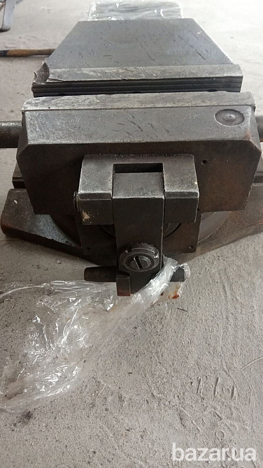 Тиски станочные поворотные 250 мм. 4500грн Харьков - изображение 2