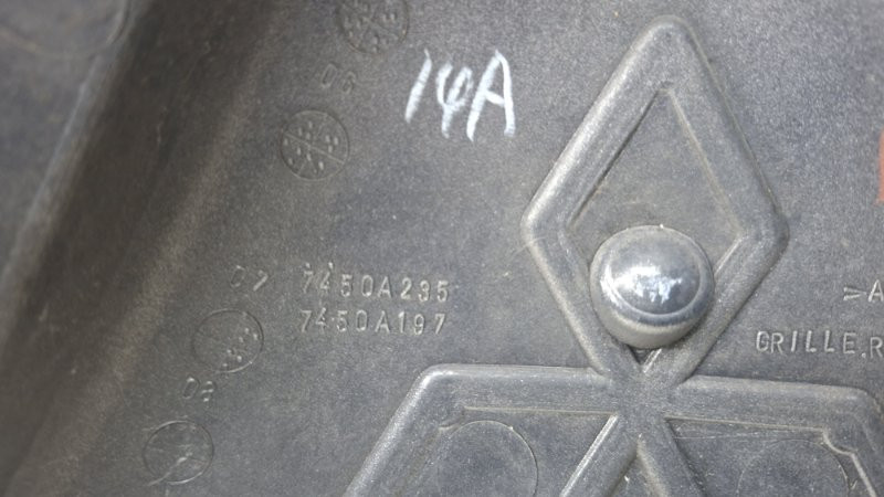 Решетка радиатора Рестайлинг Mitsubishi Lancer 9 1.6 БЕНЗИН 4G18 2003 (б/у) Киев - изображение 5