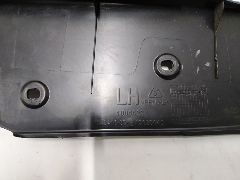 Пластик под датчик прижатия двери передней левой Tesla model X 1042410-00-D Киев - изображение 4