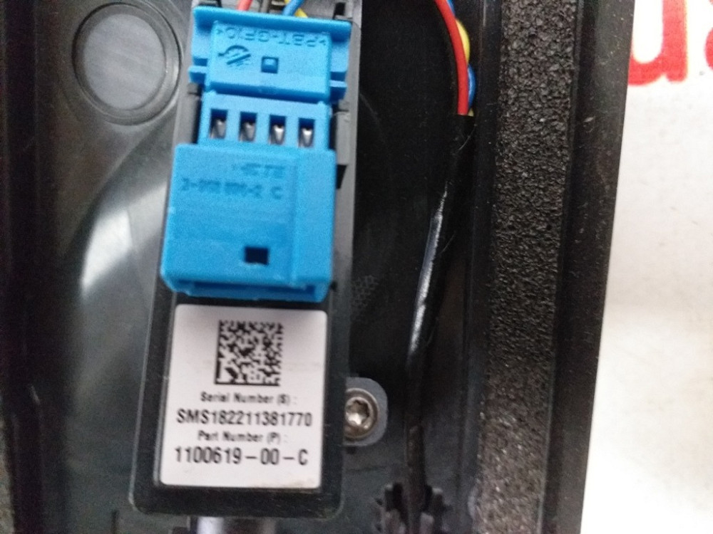 Накладка стойки B наружная правая (стекло) с камерой Tesla model 3 1109255-00-G Київ - зображення 5