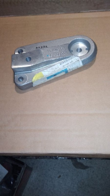 Кронштейн правой подушки двигателя Lacetti 1.6 Днепр - изображение 1