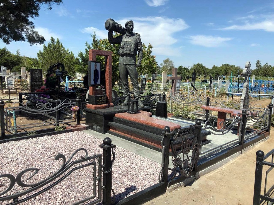 Пам'ятний комплекс на могилі загиблого солдата на замовлення. Київ - зображення 1