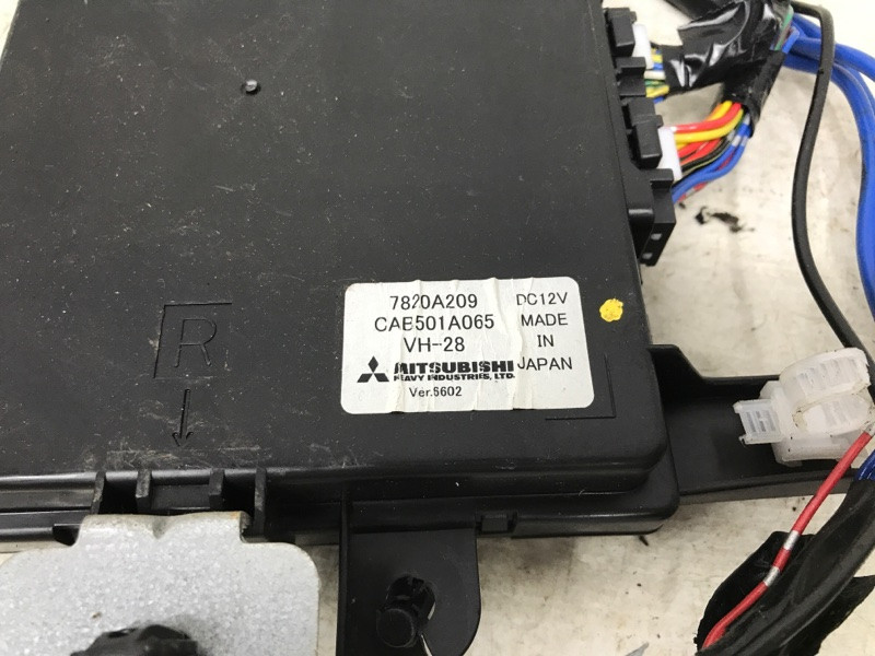 Блок комфорта Mitsubishi Outlander XL 2.4 БЕНЗИН 4B12 2007 (б/у) Киев - изображение 3