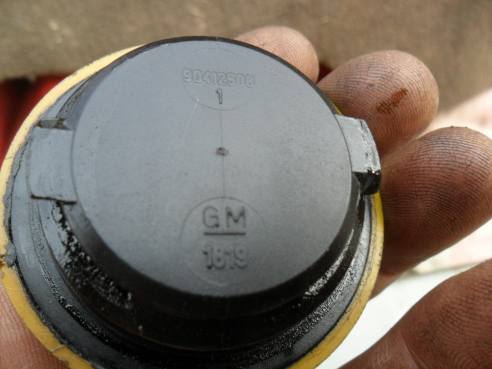 GM 90412508, Кришка маслозаливної горловини Опель Фронтера, Синтра Вінниця - зображення 9