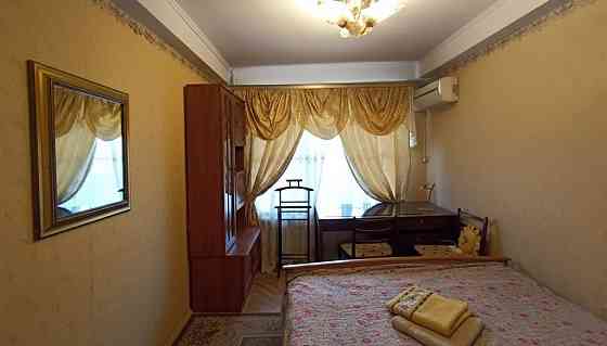 Здам подобово 4-к квартиру в центрі Києва. бул Л.Укоаїнки 9 Киев