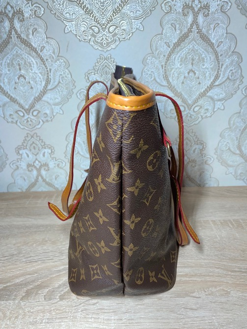 Стильна жіноча сумка у відомому класичному дизайні Шостка - зображення 2