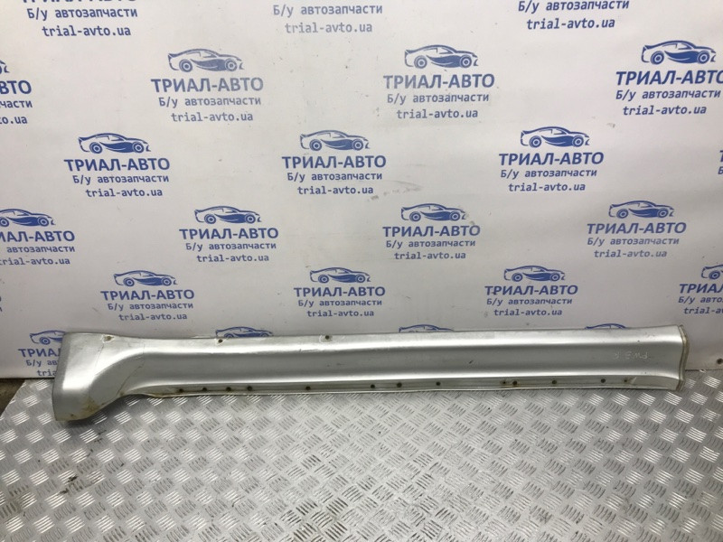 Накладка порога внешняя правая Mitsubishi Pajero Wagon 3 3.2 ДИЗЕЛЬ 4M41 1999 (б/у) Київ - зображення 1