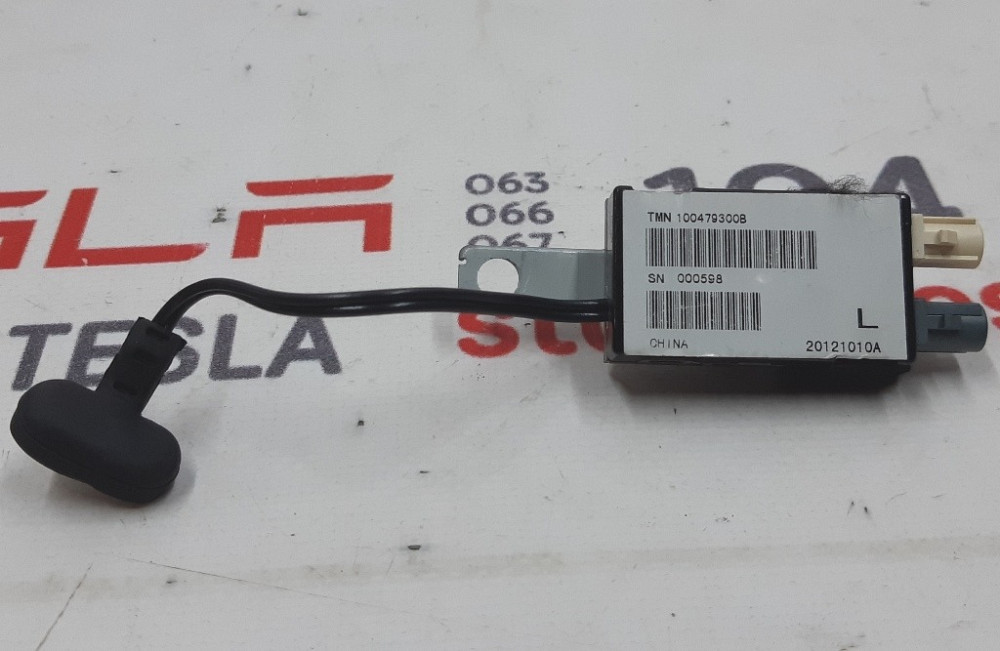 Антенна-усилитель FM2 - NA EU APAC (левая) Tesla model S, model S REST 1004793-00-F Киев - изображение 1