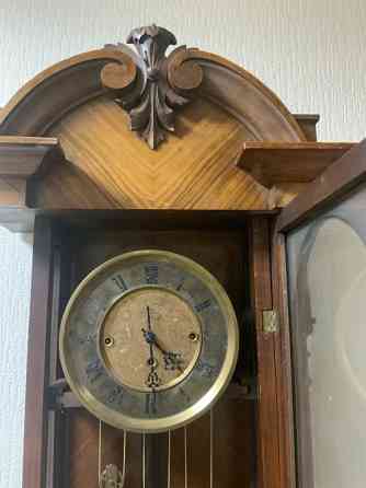 Антикварний настінний годинник з гирями і маятником. Киев