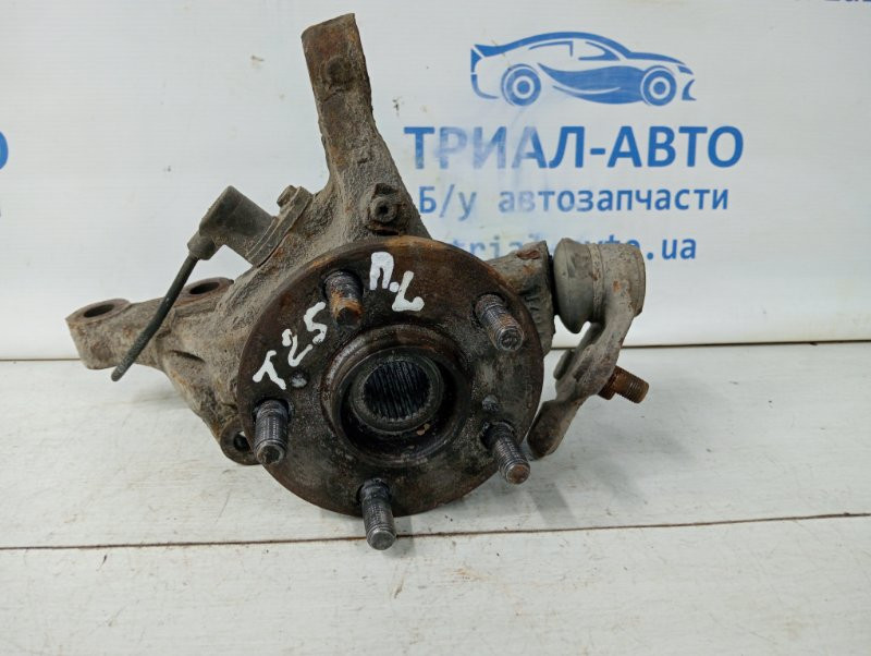 Кулак поворотный левый со ступицей Toyota Avensis T25 1.8 БЕНЗИН 1ZZFE 2002 (б/у) Киев - изображение 1