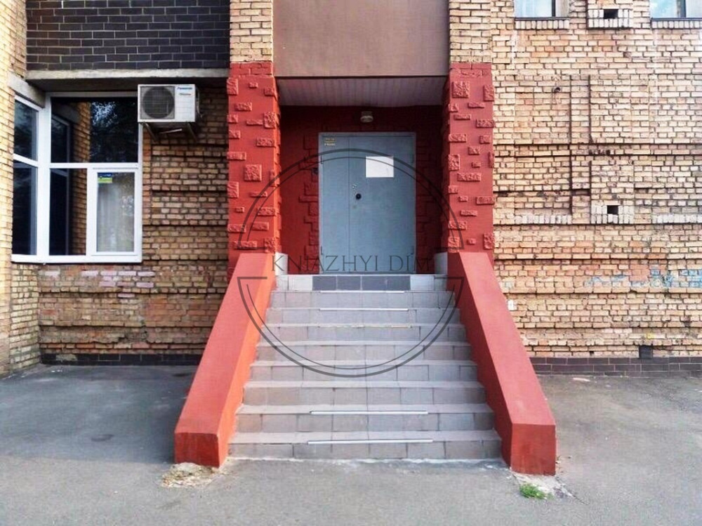 Аренда фасадного офиса на Подоле, ул. Оболонская 47 Київ - зображення 1