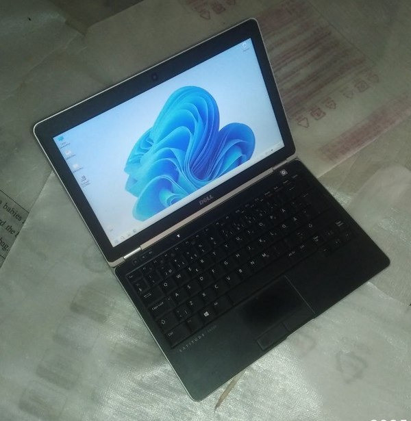 Ноутбук Dell Latitude E6230 с 3G Київ - зображення 2