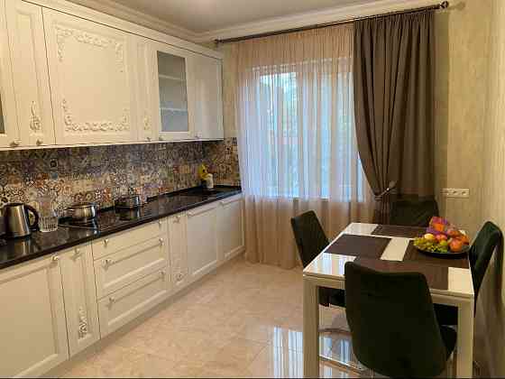 Мятна 10, Жуляни, продам будинок в котеджному містечку Київ