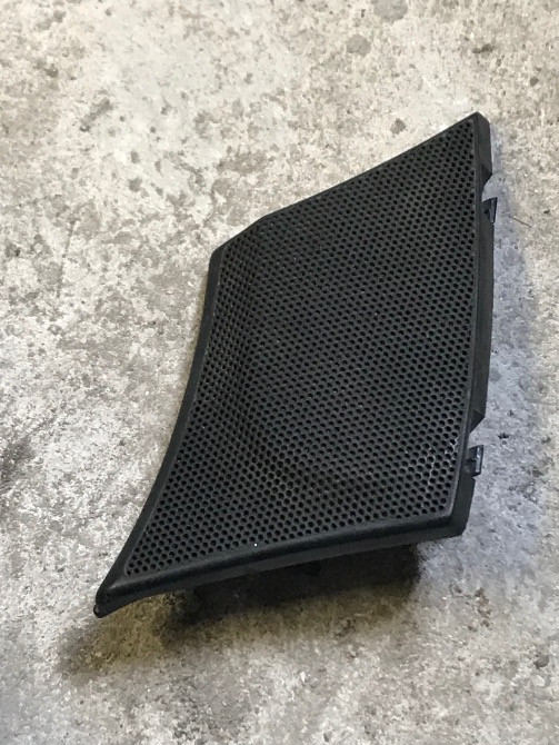 Бу защитная сетка динамика правая 7700824910 Renault Laguna 1 Кропивницкий - изображение 1