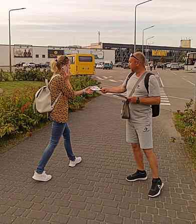 Роздача листівок Київ | Промоутери для флаєрів | Promo Service Kyiv Киев