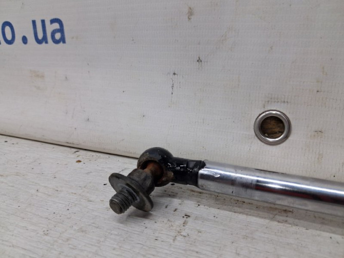 Амортизатор крышки багажника Mitsubishi Pajero Sport 1996-2008 MR526933 (Арт. 64830) Київ - зображення 2