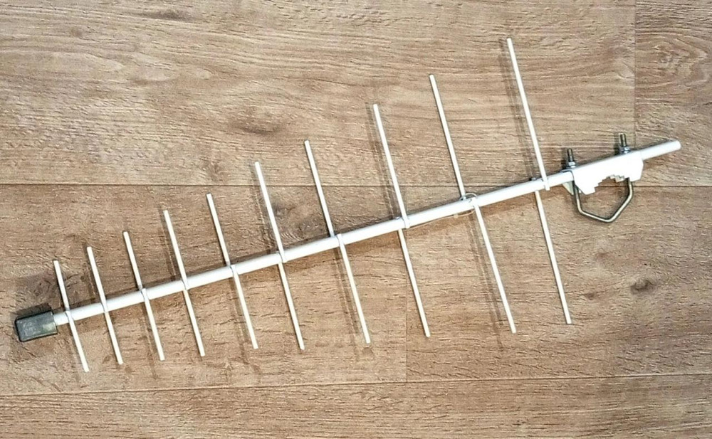 Антенна логопериодическая 450-605/675-740 МГц 14 дБ, до 100 Вт, стальная, белая Днепр - изображение 1