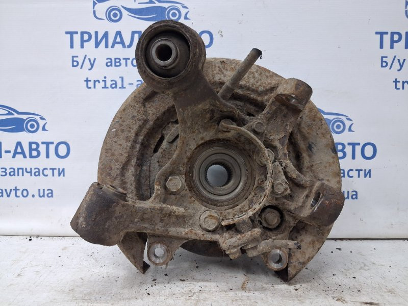 Цапфа задняя правая Mitsubishi Pajero Wagon 3 3.2 ДИЗЕЛЬ 4M41 1999 (б/у) Киев - изображение 1