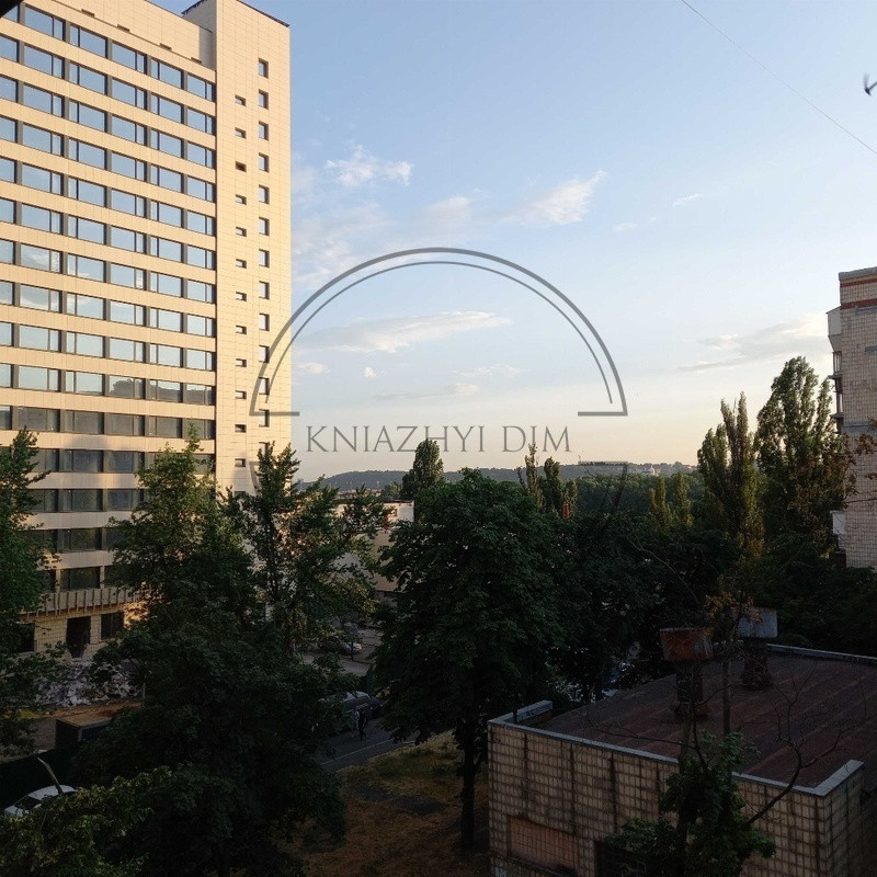 Продається 2 кімнатна квартира м. Лівобережна під ремонт КОД 21137900. Київ - зображення 1