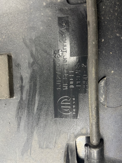 Спойлер на крышку багажника Jeep Grand Cherokee WK2 3.6 БЕНЗИН ERB 2010 (б/у) Киев - изображение 6